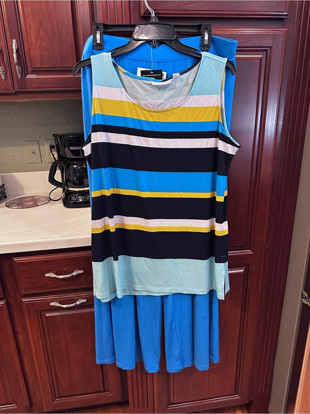Susan Gravertop & New! Antthony bottoms L/XL - please review measurements below